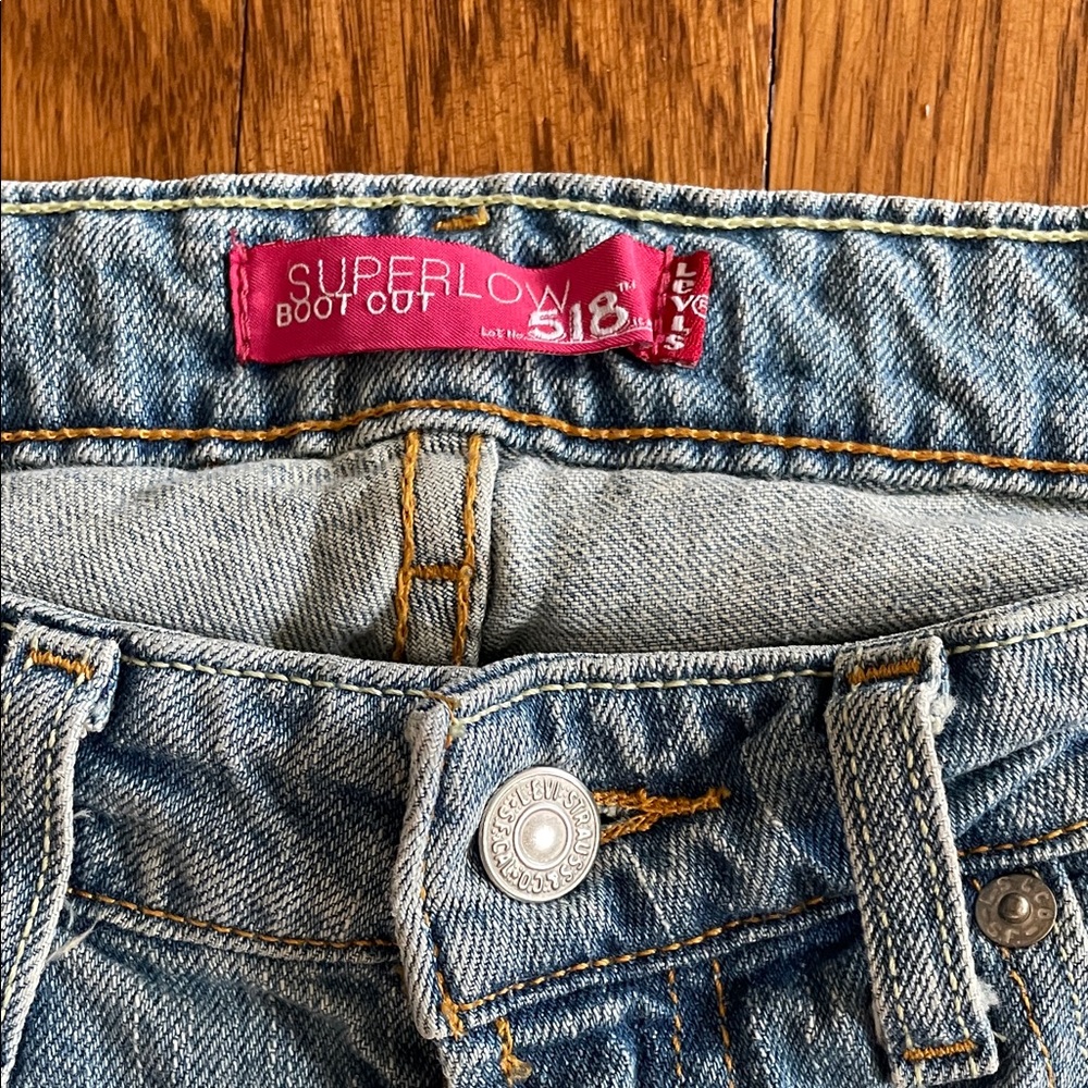 Levi's Ladies 518 Super Low Boot Cut Light Blue Jeans - Picture 3 of 13